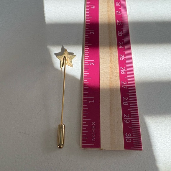 Vintage Avon STAR STICK PIN BROOCH Blue Rhinestone Prong Set 2-Tone 2.25" Long - Picture 4 of 7